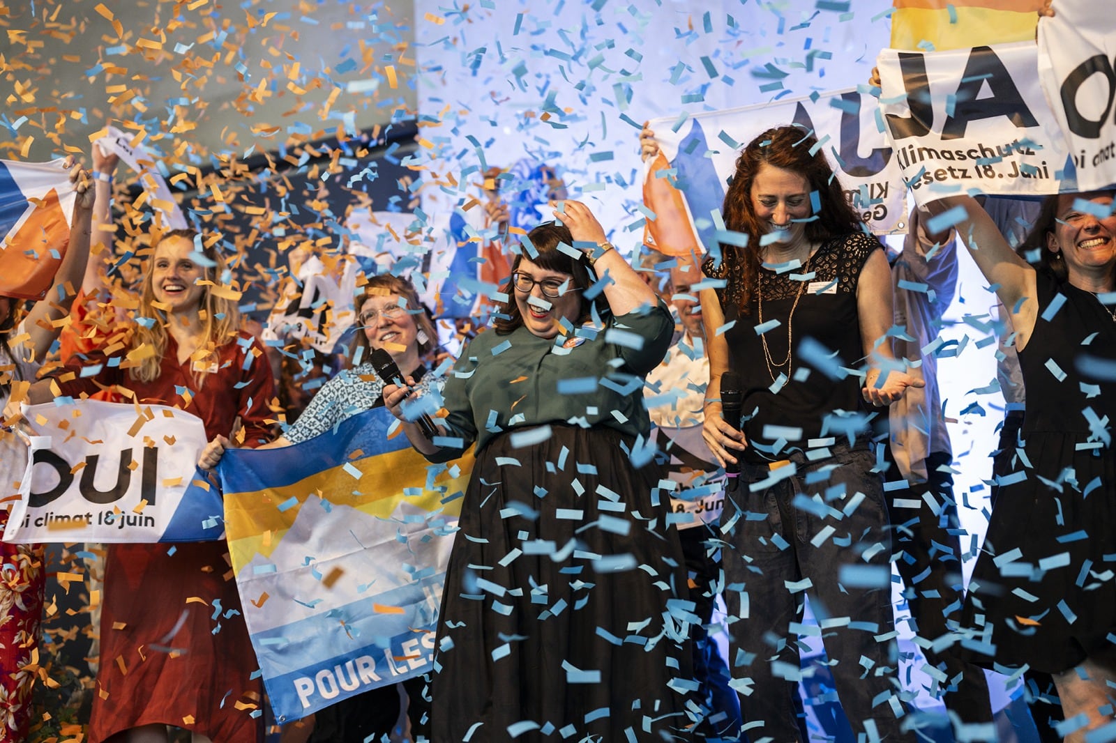 Los ecologistas celebraron su victoria. 