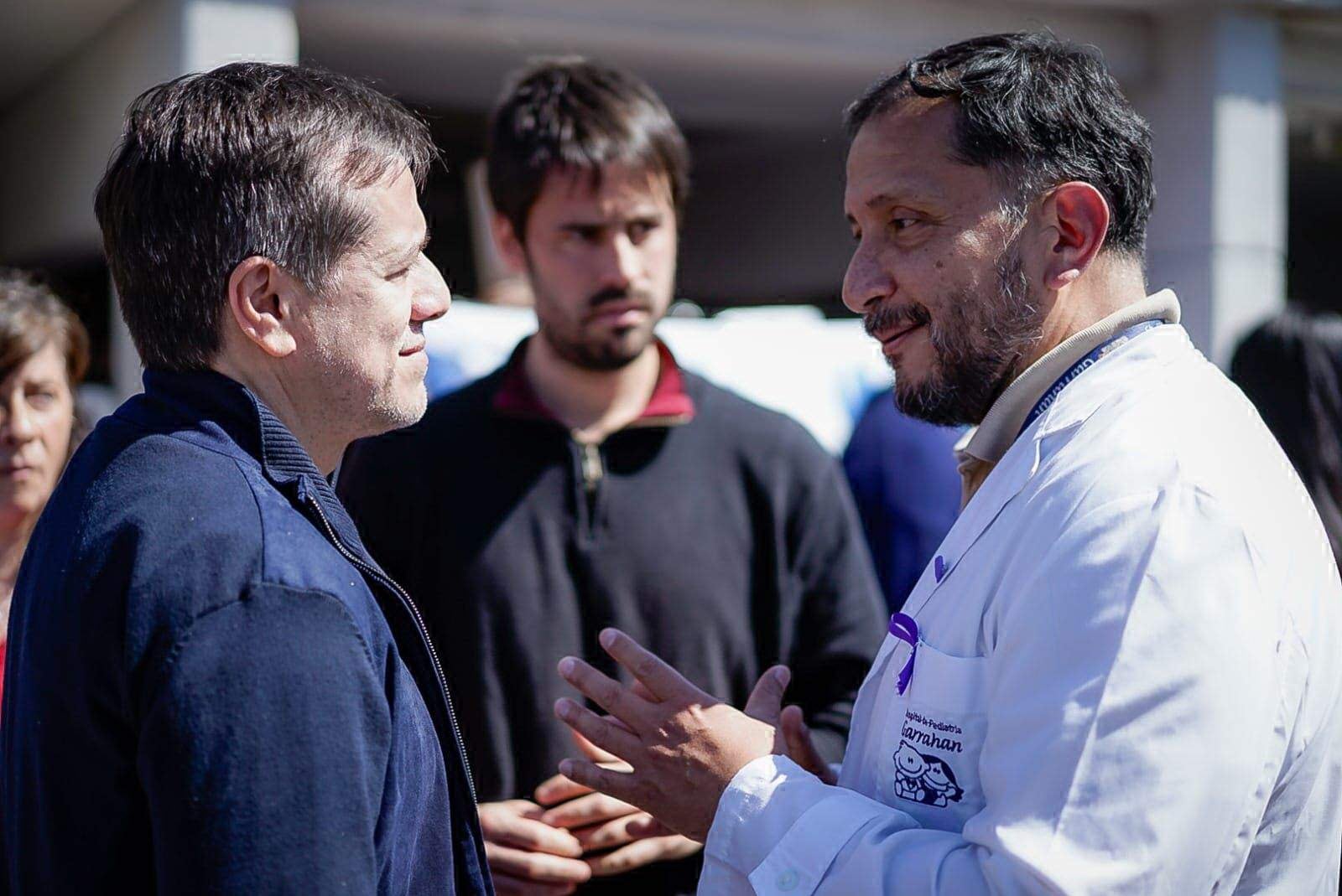 El senador Mariano Recalde en el Hospital Garrahan.