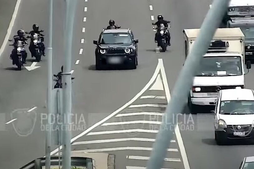 Hubo una intensa persecución policial sobre la avenida General Paz. Imagen: captura de video. 
