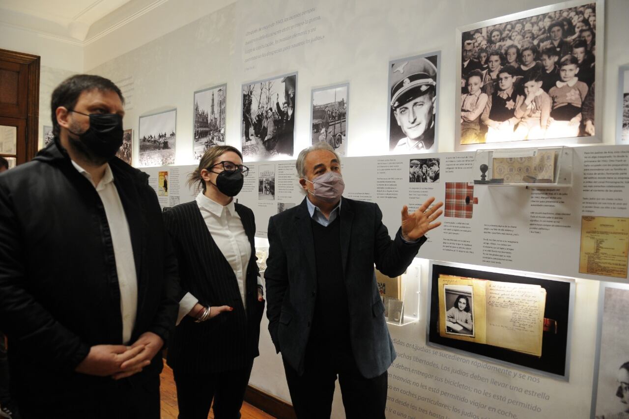 Los precandidatos a diputados Nacionales Leandro Santoro y Gisela Maziotta visitaron la Casa de Ana Frank, recorrieron el museo y se reunieron con el director Hector Shalóm.
