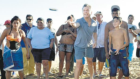 Una imagen habitual de relax entre Macri, su mujer y su hija.