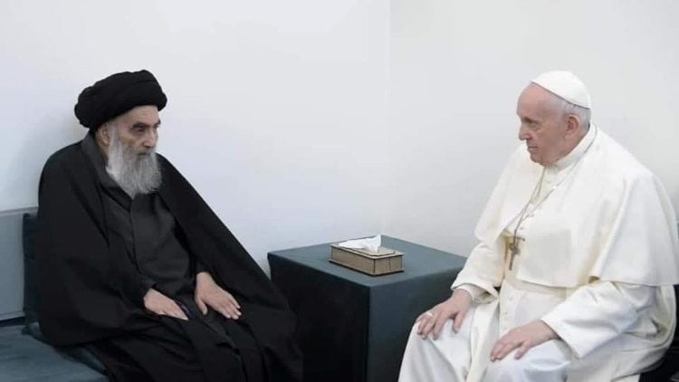 Francisco junto a al ayatolá Al Sistani
