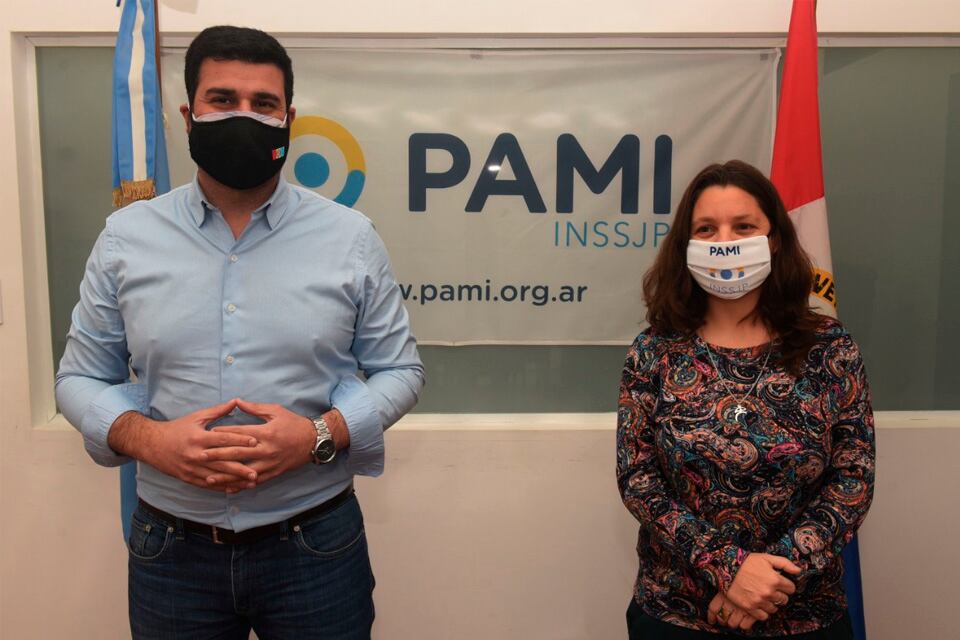 El diputado Cleri y la titular de Pami local.