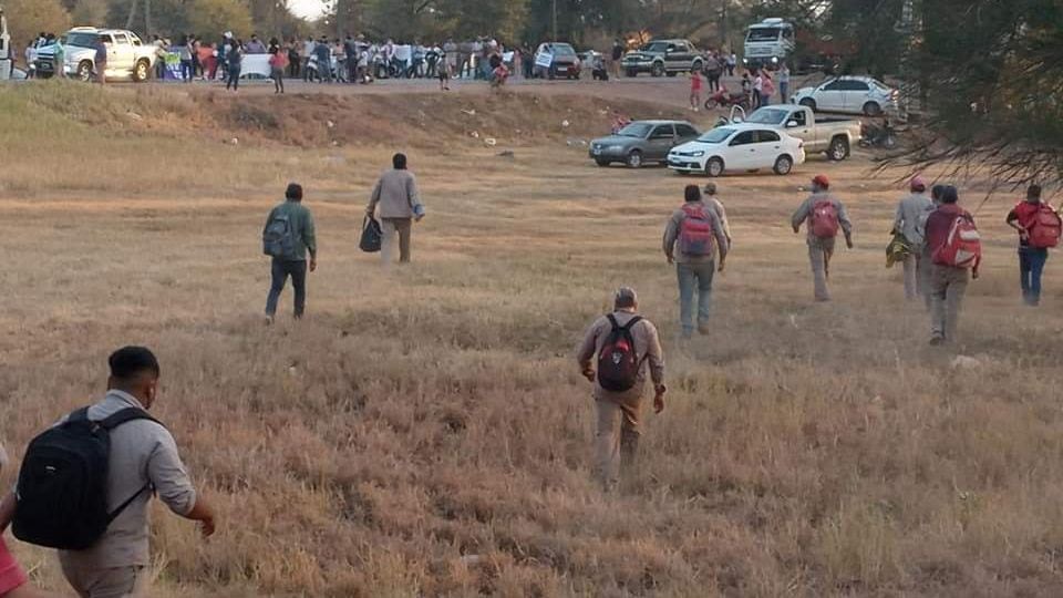 Trabajadores rurales volvieron caminando a sus casas