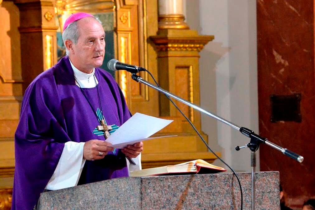 Entre las numerosas víctimas del espionaje ilegal se cuenta también el obispo de Lomas de Zamora, Jorge Lugones, titular de la Comisión Episcopal de Pastoral Social. 