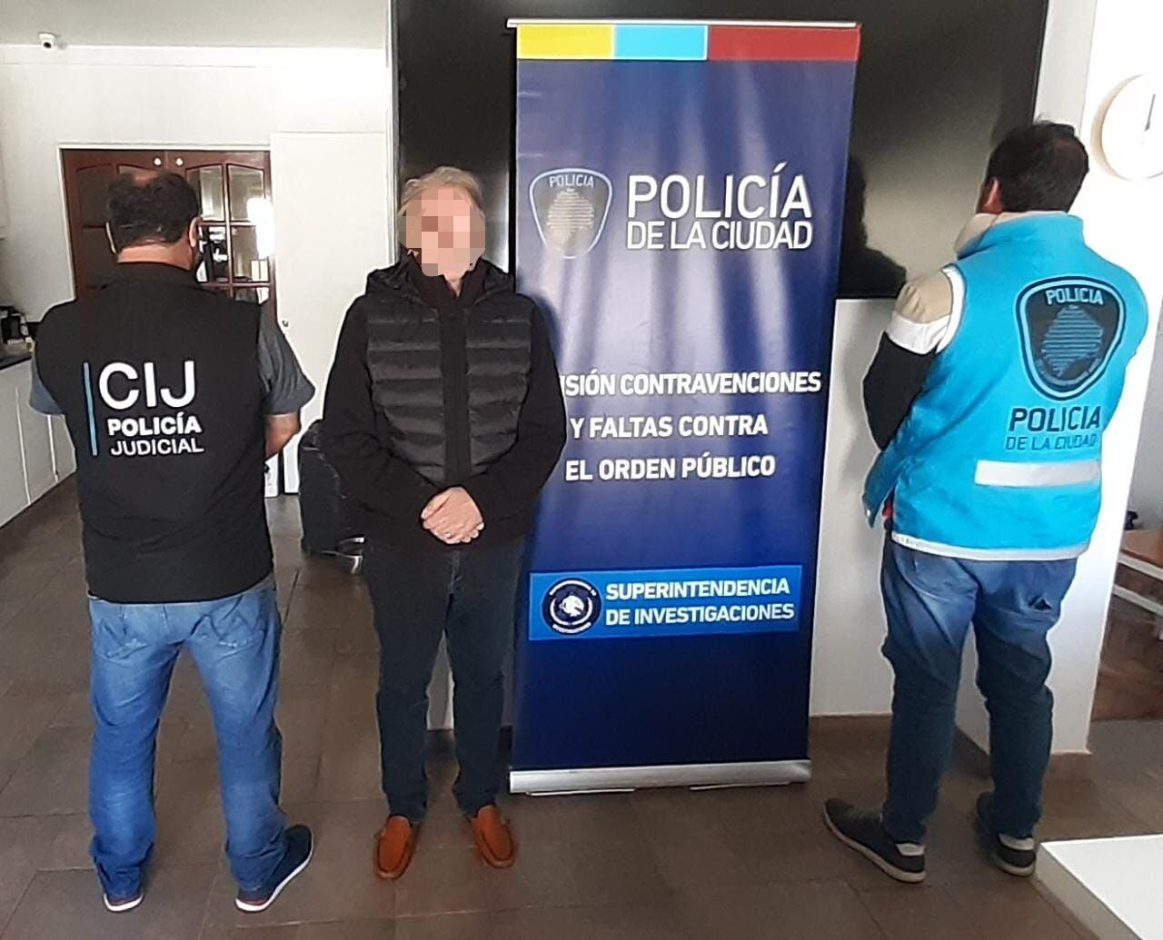 En la casa del cirujano se encontraron armas de fuego de distintos calibres, municiones y cuchillos sin la debida autorización legal. Foto: MPF CABA.