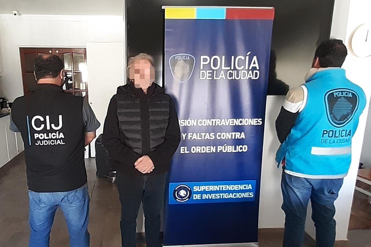 En la casa del cirujano se encontraron armas de fuego de distintos calibres, municiones y cuchillos sin la debida autorización legal. Foto: MPF CABA.