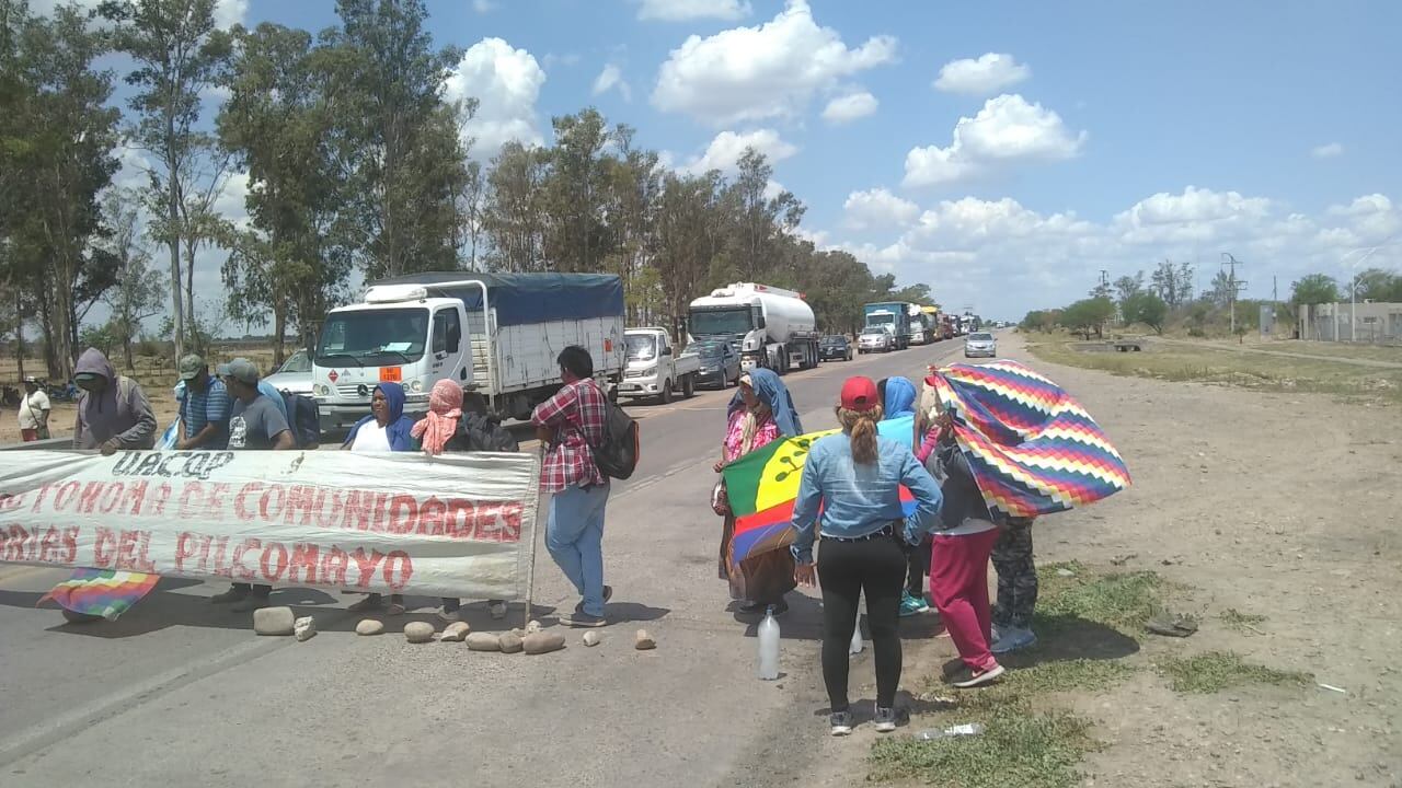Corte sobre la ruta nacional 34, a la altura de Pichanal.