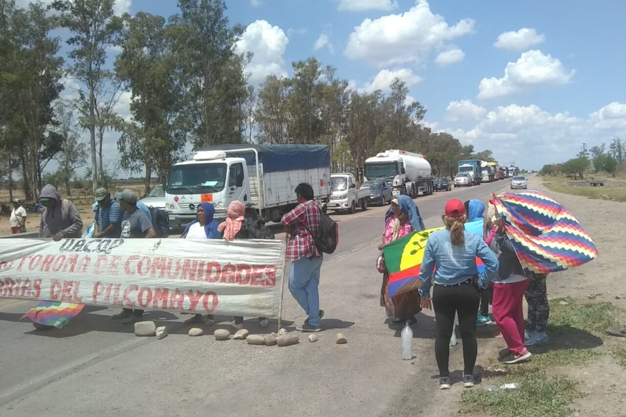 Corte sobre la ruta nacional 34, a la altura de Pichanal.