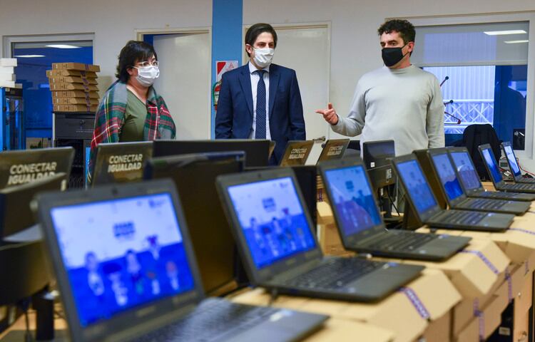 Las netbooks fueron actualizadas y reacondicionadas tras haber sido halladas en estado de abandono en el Correo Argentino.