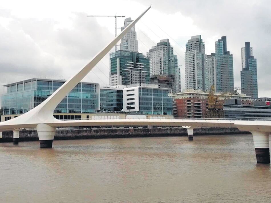 En Puerto Madero, las aguas no son seguras para uso recreativo.