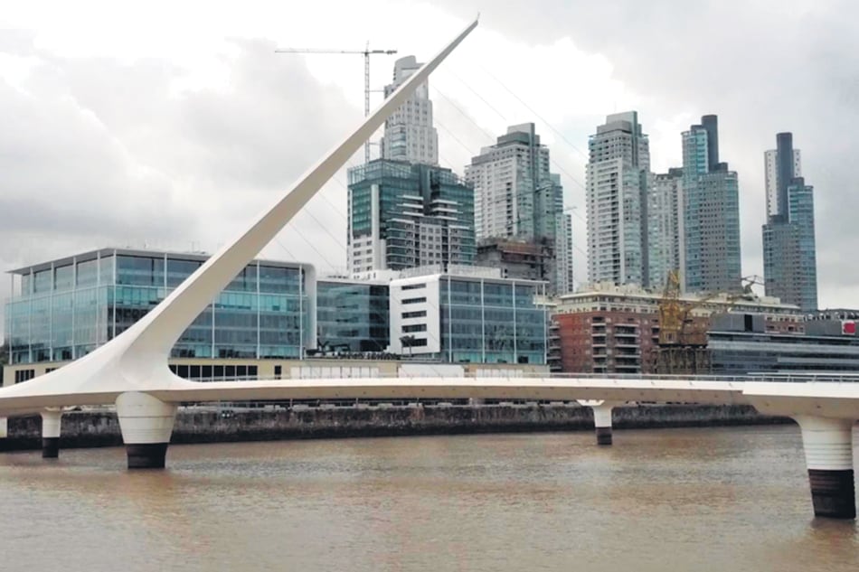 En Puerto Madero, las aguas no son seguras para uso recreativo.