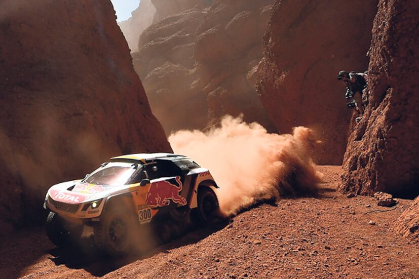 En la edición 2017, Stephane Peterhansel ocupó el lugar más alto del podio en la categoría autos.