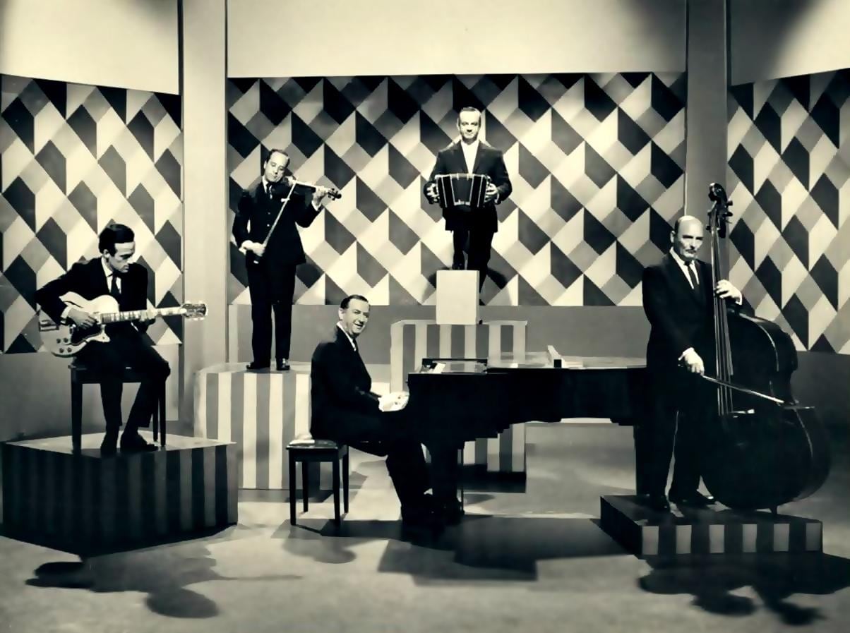 Astor Piazzolla junto a su segundo Quinteto. 
