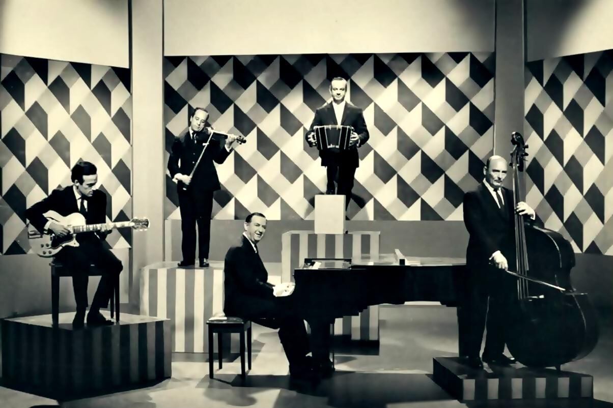Astor Piazzolla junto a su segundo Quinteto.