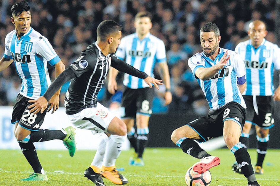 Lisandro López volvió a sobresalir en un Racing que puso mucho énfasis en defender el cero.