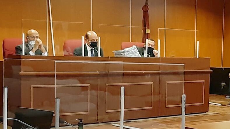 El tribunal de hombres que juzga el crimen de Jimena Salas. 