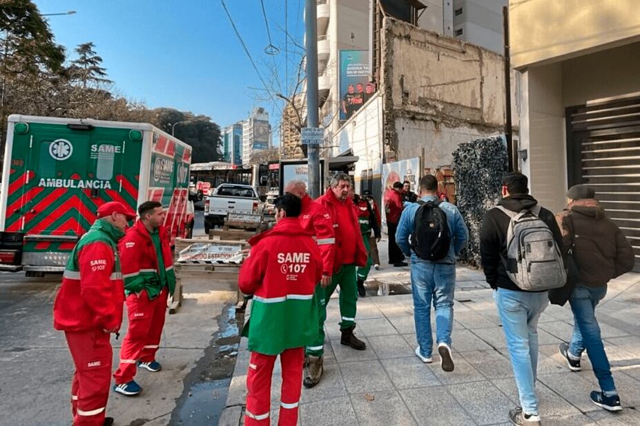 El SAME se acercó a atender al obrero herido.
