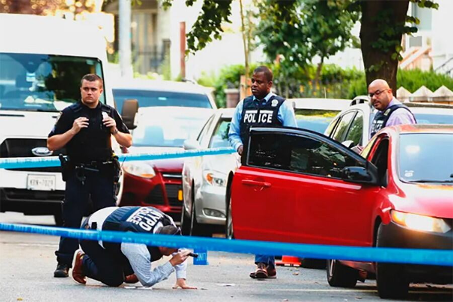 La víctima estaba en su auto cuando un desconocido se acercó, abrió la puerta del vehículo y le disparó a sangre fría.
