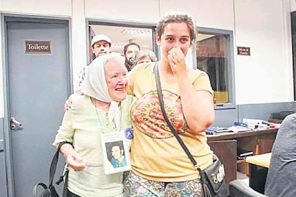 Micaela Brambilla fue acompañada por Nora Cortiñas, de Madres de Plaza de Mayo-Línea Fundadora.