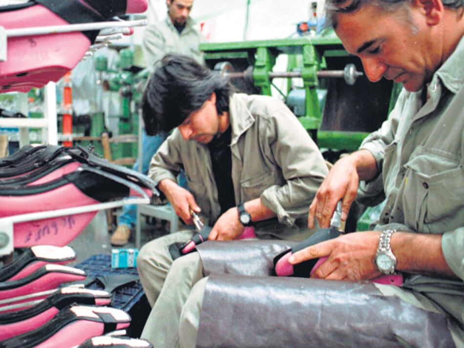 Cámaras de empresarios pymes saldrán a la calle junto a la CGT para defender el mercado interno.
