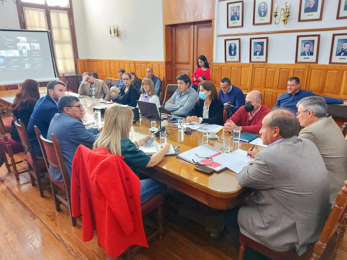 Ricardo Villada exponiendo antes Diputados Provinciales. 