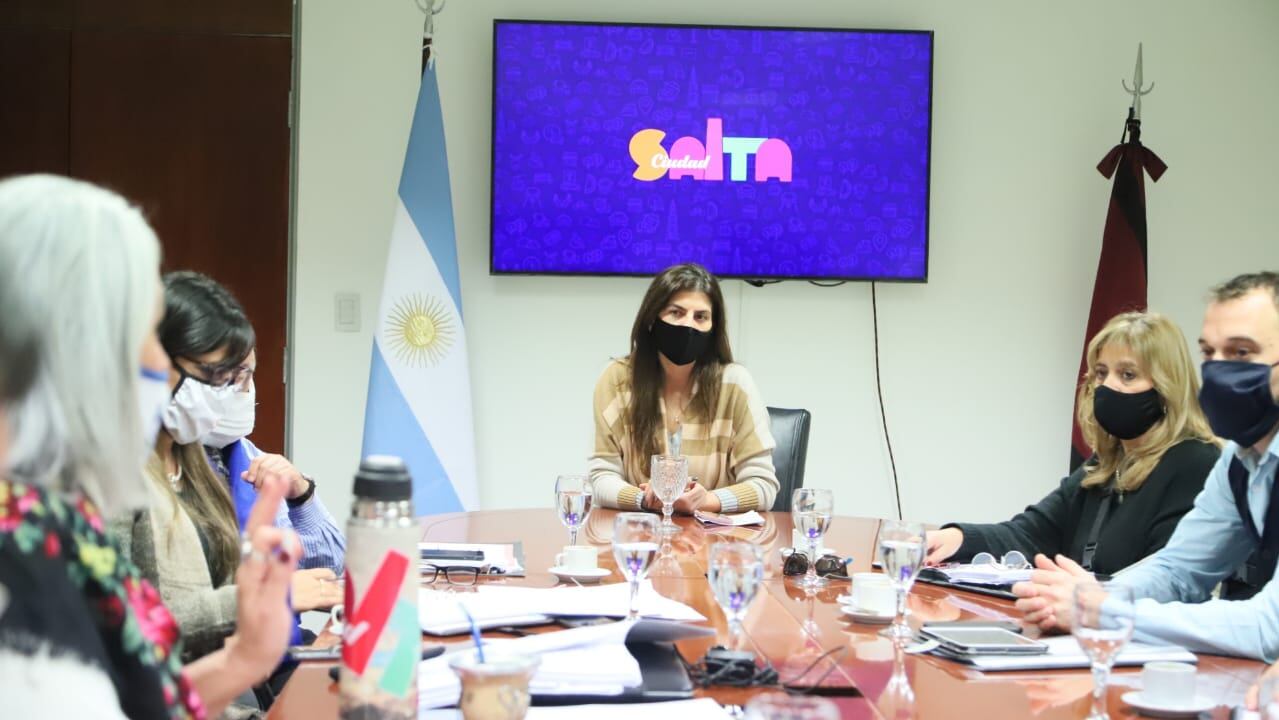 Primera reunión de la mesa de análisis de los pliegos