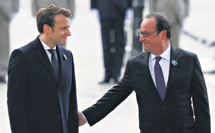 El electo presidente Macron participa junto a Hollande de un homenaje a las víctimas de la Segunda Guerra Mundial.