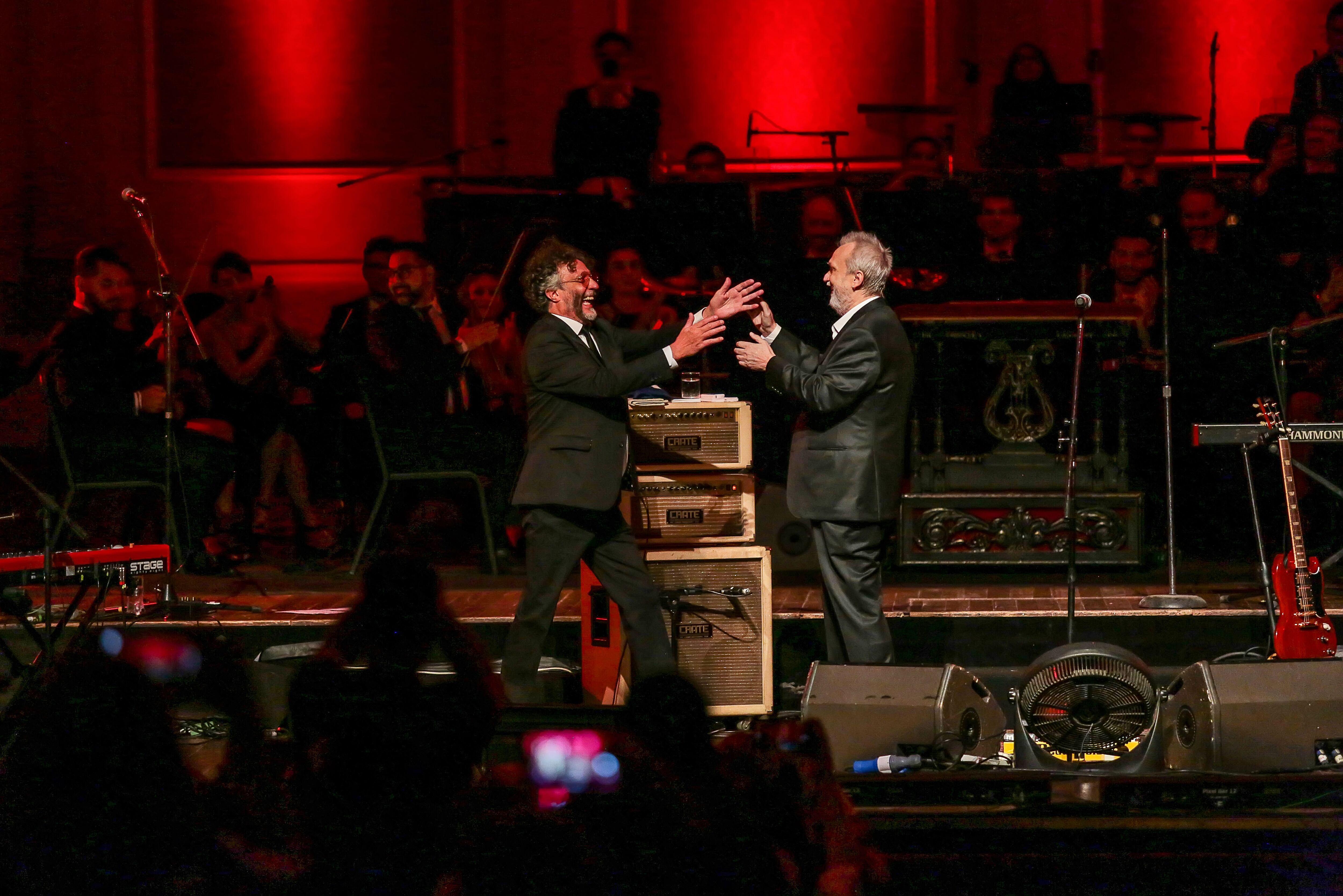 David Lebón junto a Fito Páez.  Hicieron "El tiempo es veloz". 