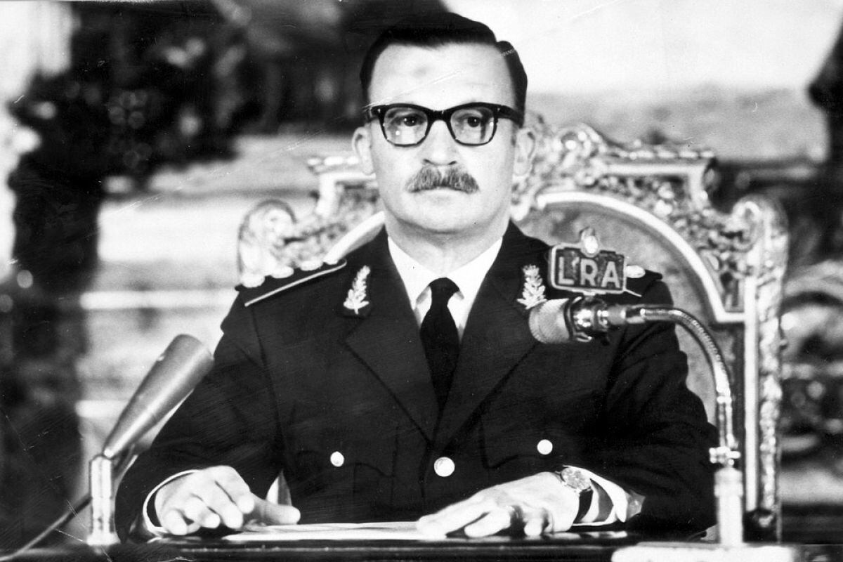 Juan Carlos Onganía: obsesionado con encontrar comunistas hasat en la sopa.