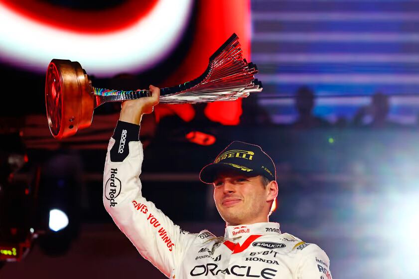 Max Verstappen festeja la victoria en Las Vegas.