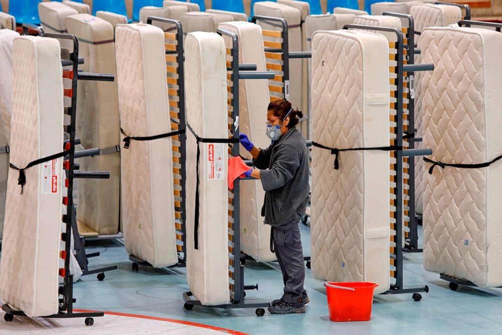 Desinfección de colchones de hoteles en Igualada, España.
