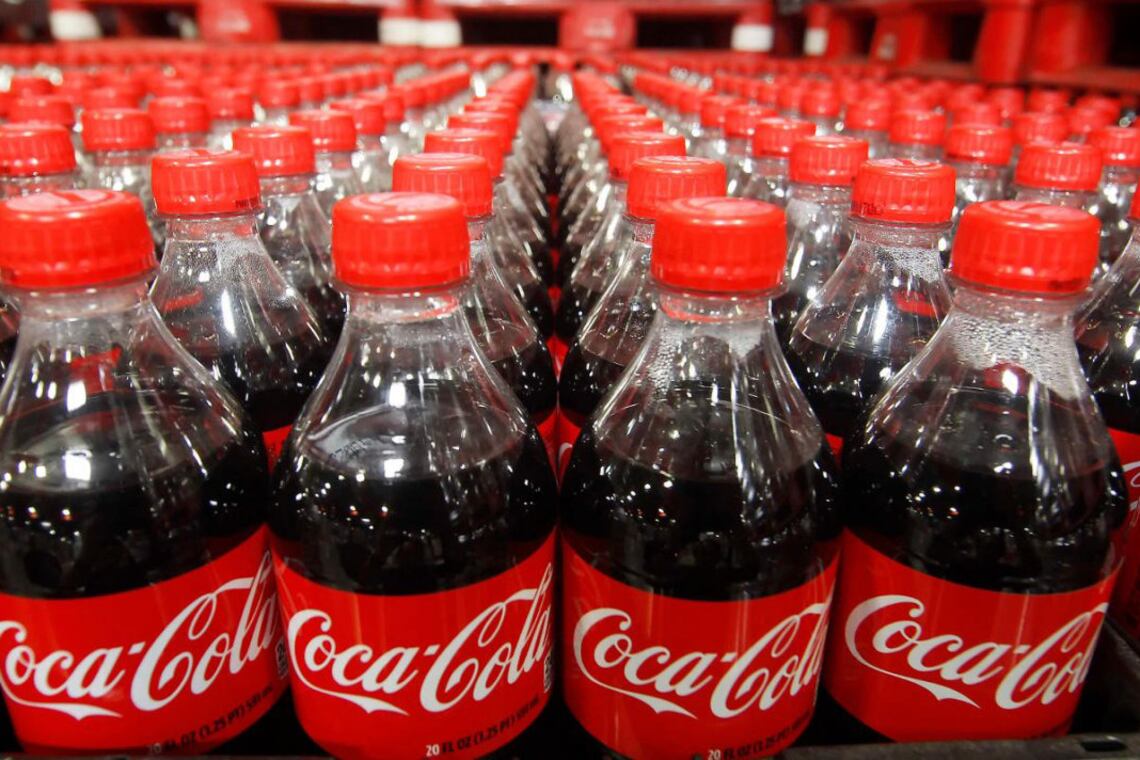 Las ganancias por acción de Coca bajaron un 32 por ciento en el segundo trimestre del año.