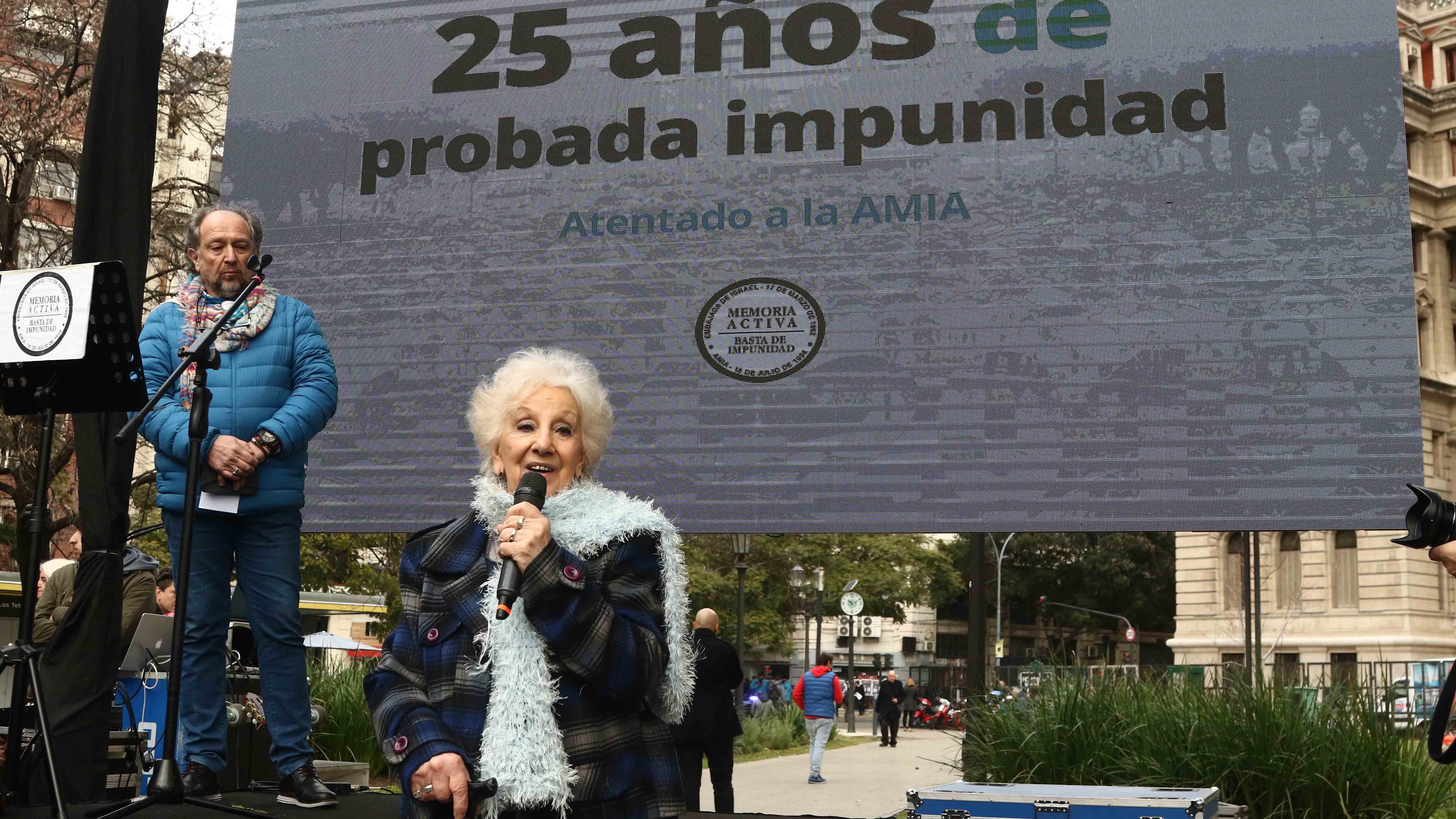 “Arrastramos el dolor enorme de lo acontecido. Pero no nos han derrotado", dijo Estela de Carlotto.
