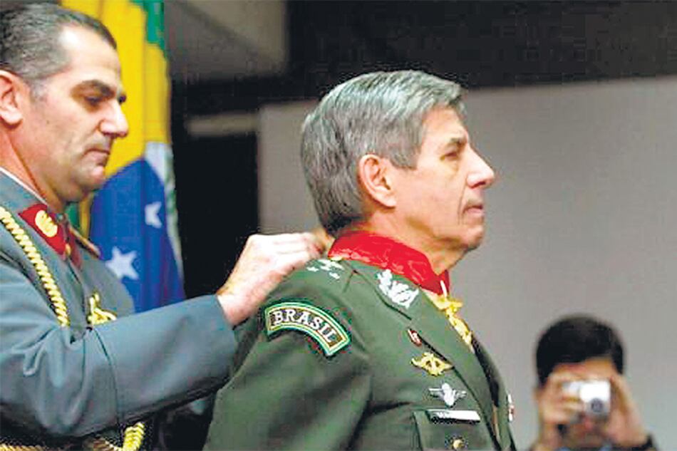 El general retirado Augusto Heleno Ribeiro irá a la cartera de Defensa.