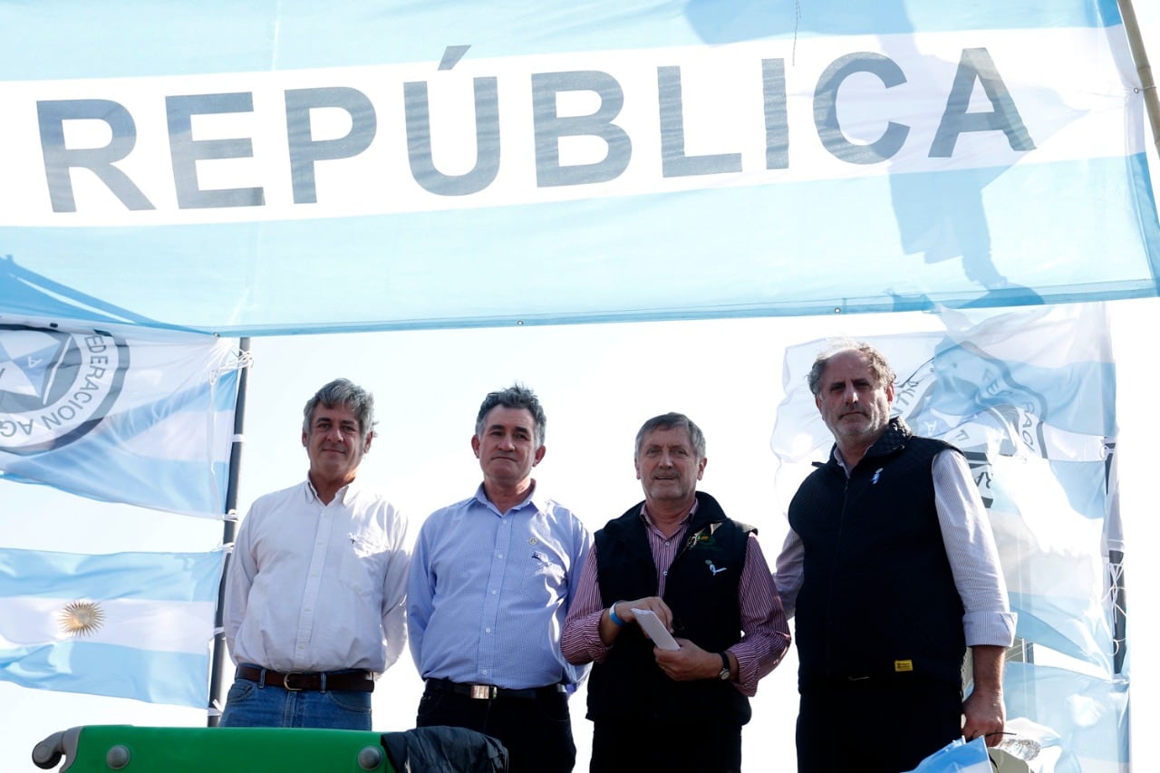 Los cuatro directivos de las entidades, en el acto del 9 de Julio en San Nicolás.