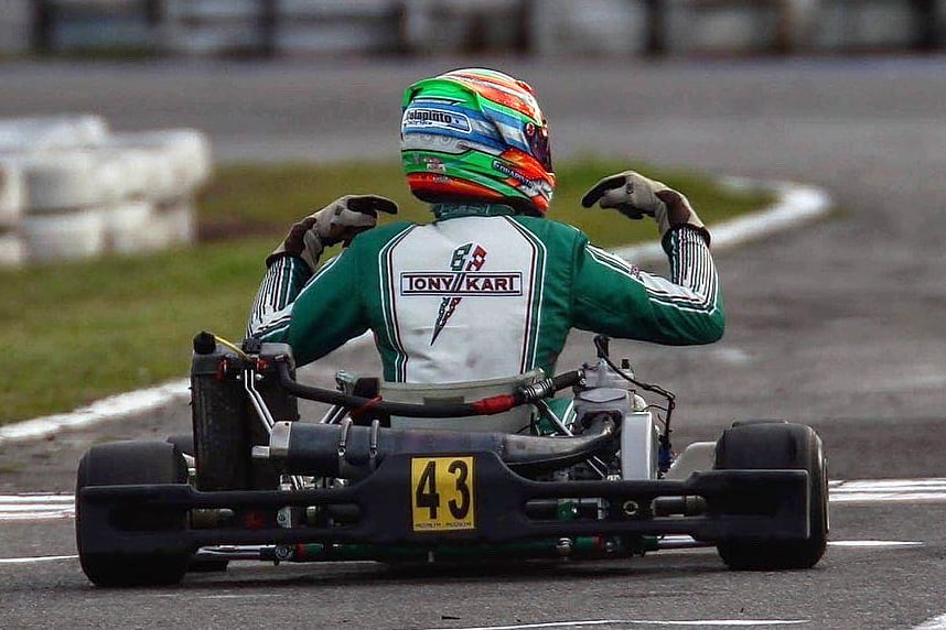 Colapinto se divirtió con el karting con su número histórico