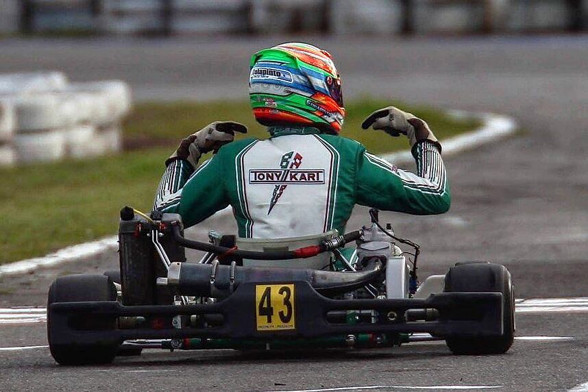 Colapinto se divirtió con el karting con su número histórico