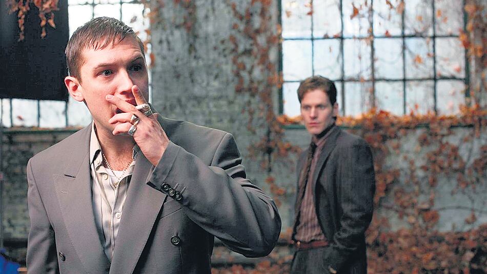 Fuera de la ley ofrece delitos con poco glamour, sexo sucio, algo de religión y bastante familia.