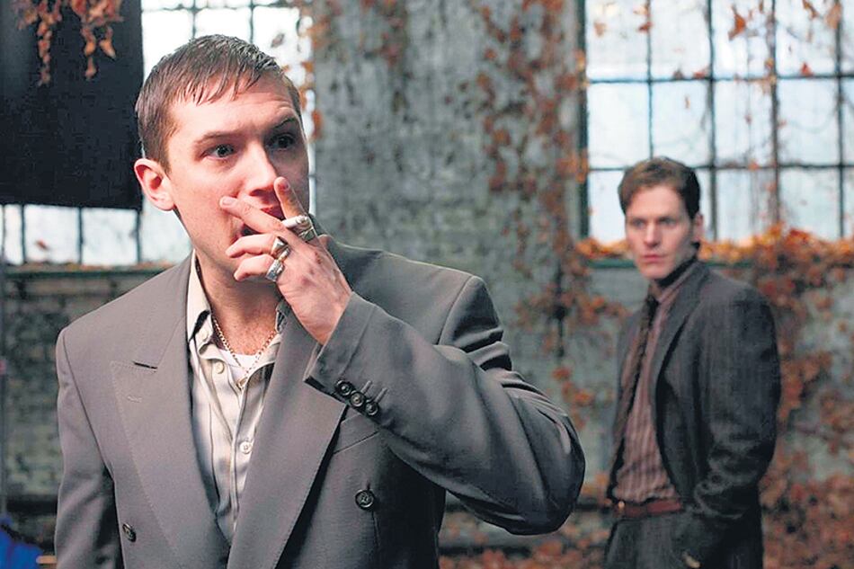 Fuera de la ley ofrece delitos con poco glamour, sexo sucio, algo de religión y bastante familia.