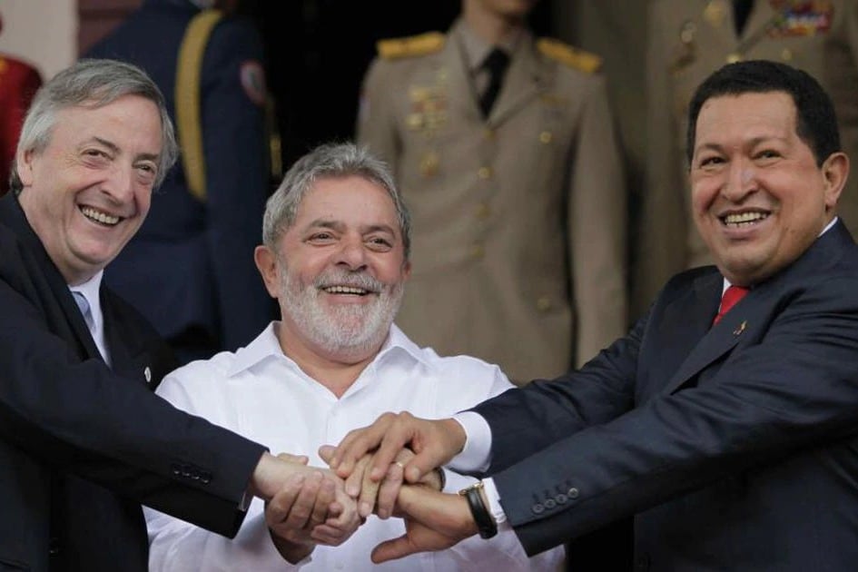 Néstor Kirchner, Lula Da Silva y Hugo Chavez. 2010, NK presidía la Unasur.
