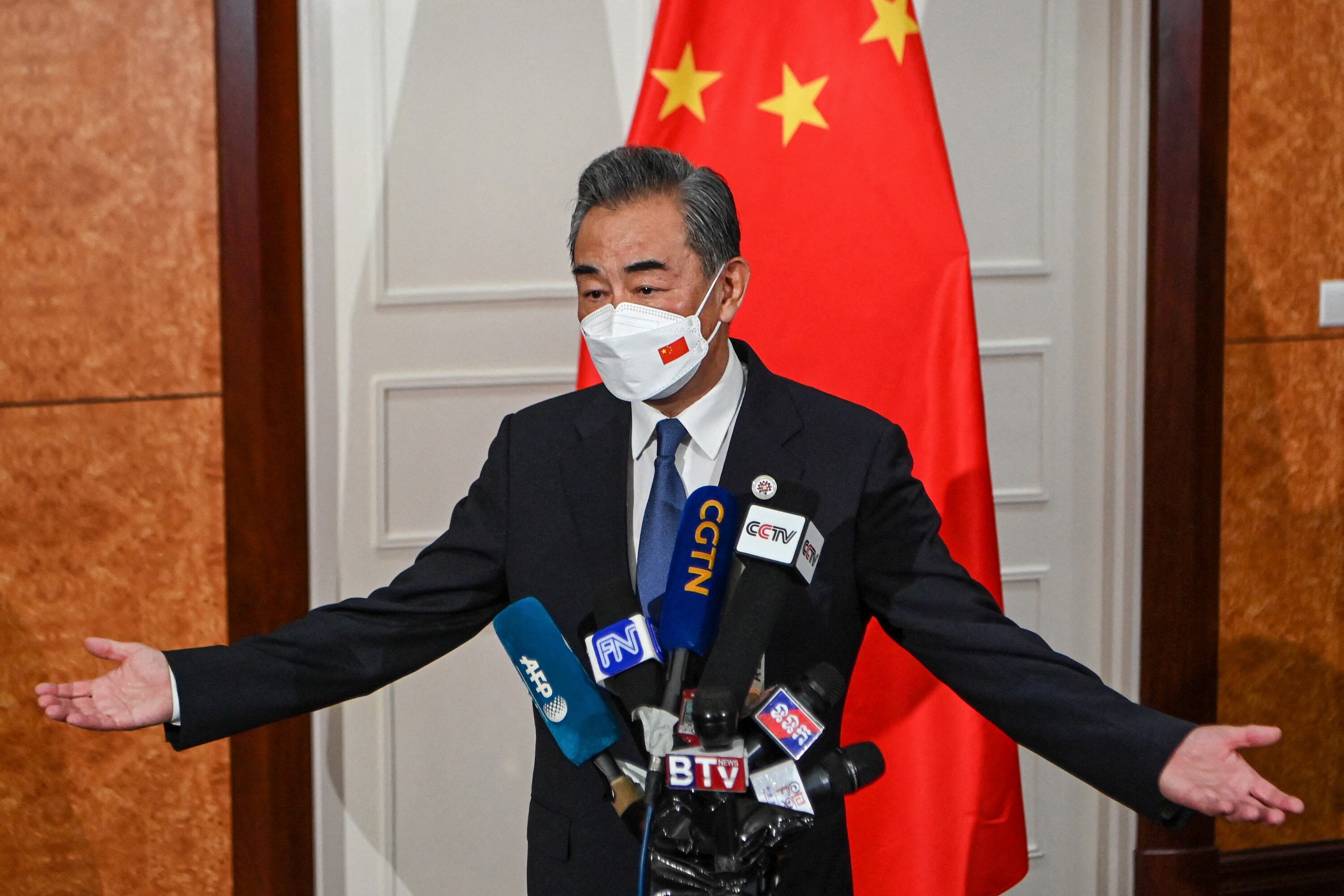 El canciller chino Wang Yi anunció las consecuencias de la visita oficial a Taiwán.