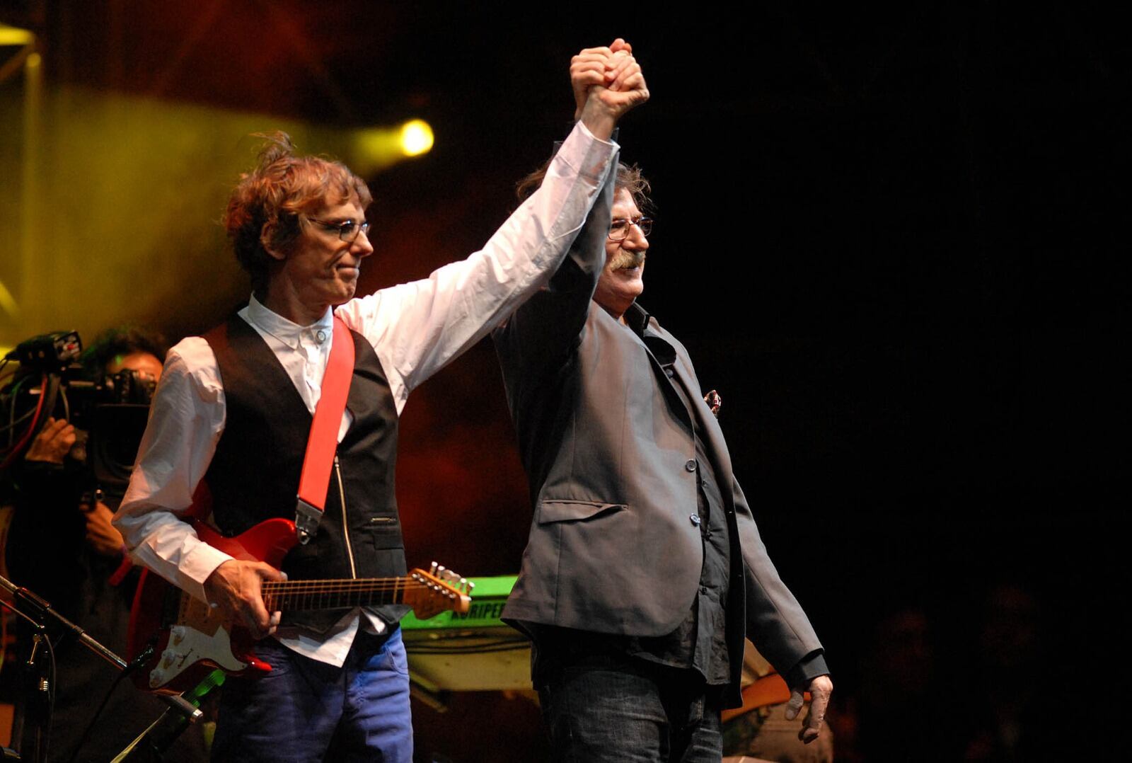 Spinetta y Charly García en la noche de las Bandas Eternas en Vélez, 2009.