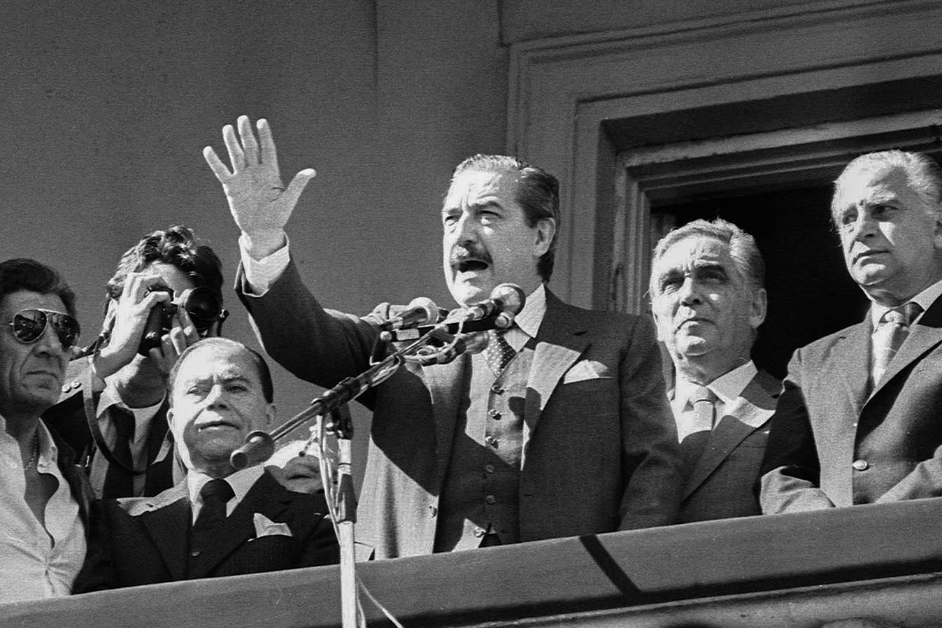 El 19 de abril de 1987 Raúl Alfonsín anuncia el fin de la rebelión carapintada de Semana Santa.