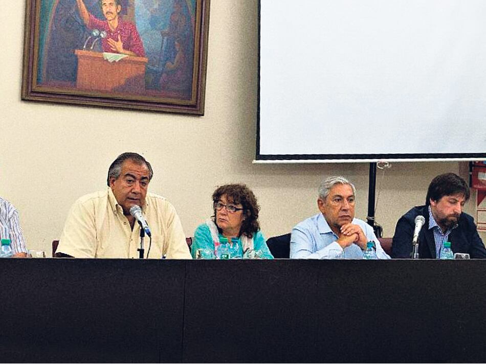 Dirigentes gremiales de diferentes extracciones confluyeron en la UMET.
