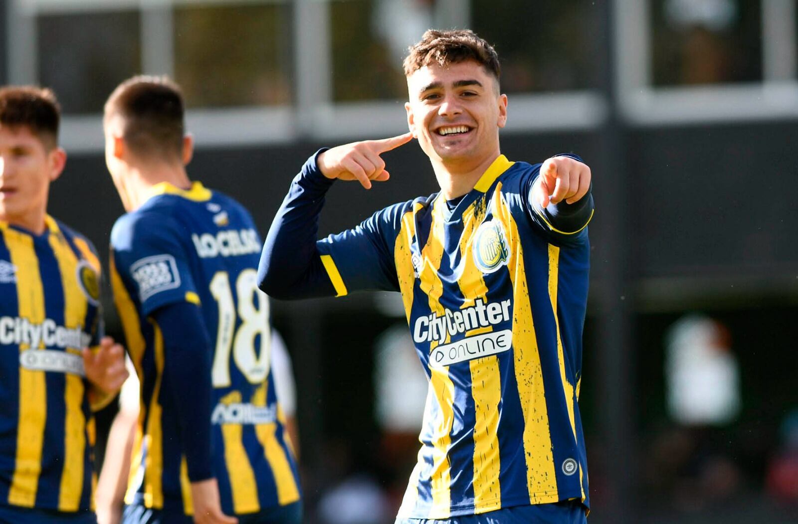 Martínez Dupuy festeja su gol