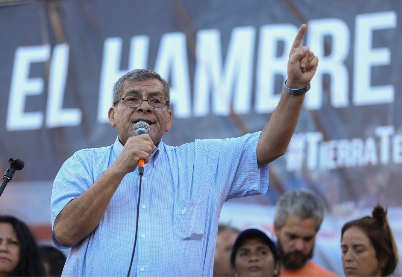 Juan Carlos Alderete en un acto por la situación en la toma de Guernica.