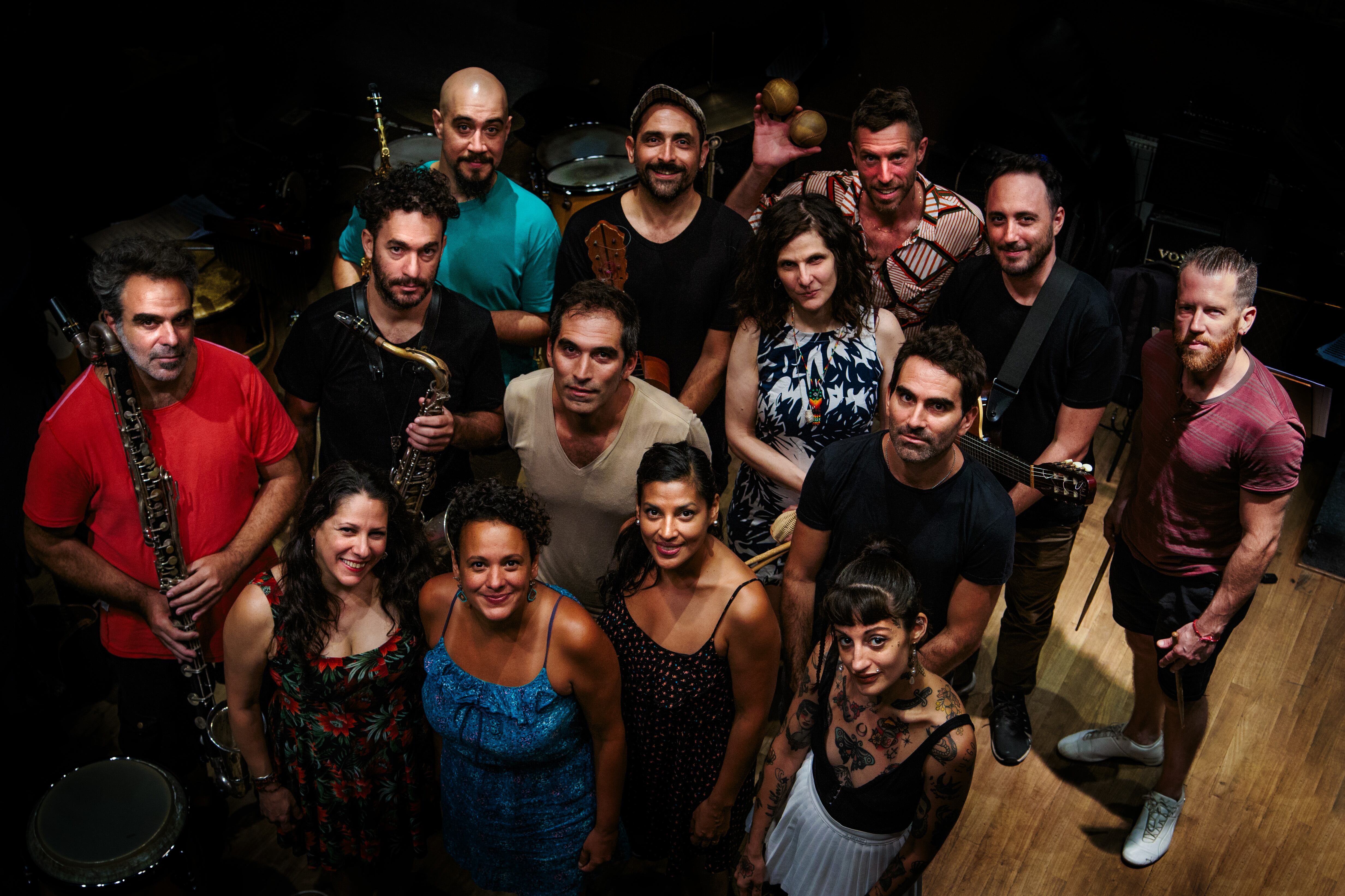 Aguafuertes cruza la investigación histórica, la experimentación musical y el empleo creativo de la tecnología.