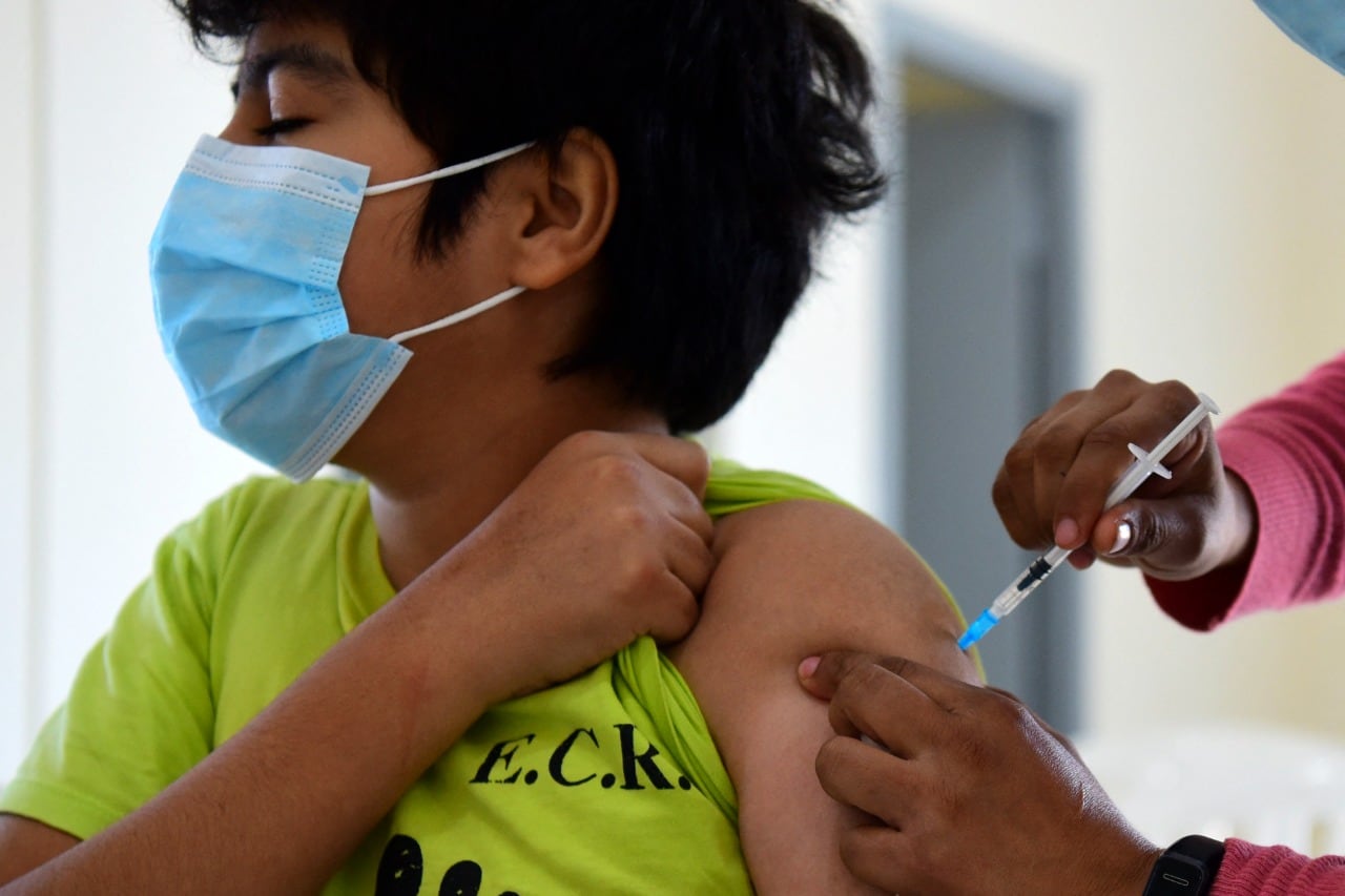 La vacuna de Pfizer es de las pocas ya aprobada para su uso en niños y adolescentes.