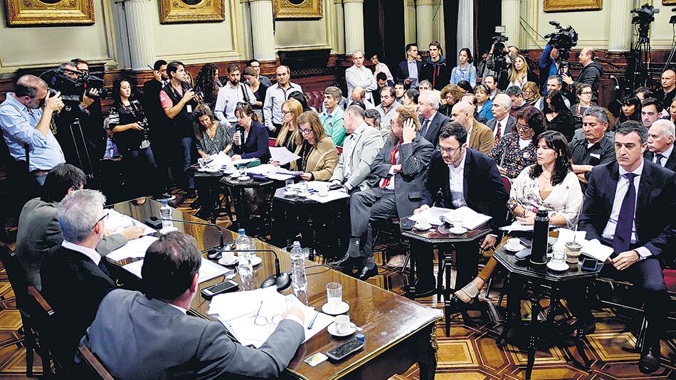 En la reunión de la Bicameral estuvieron presentes unos 40 familiares de los submarinistas.